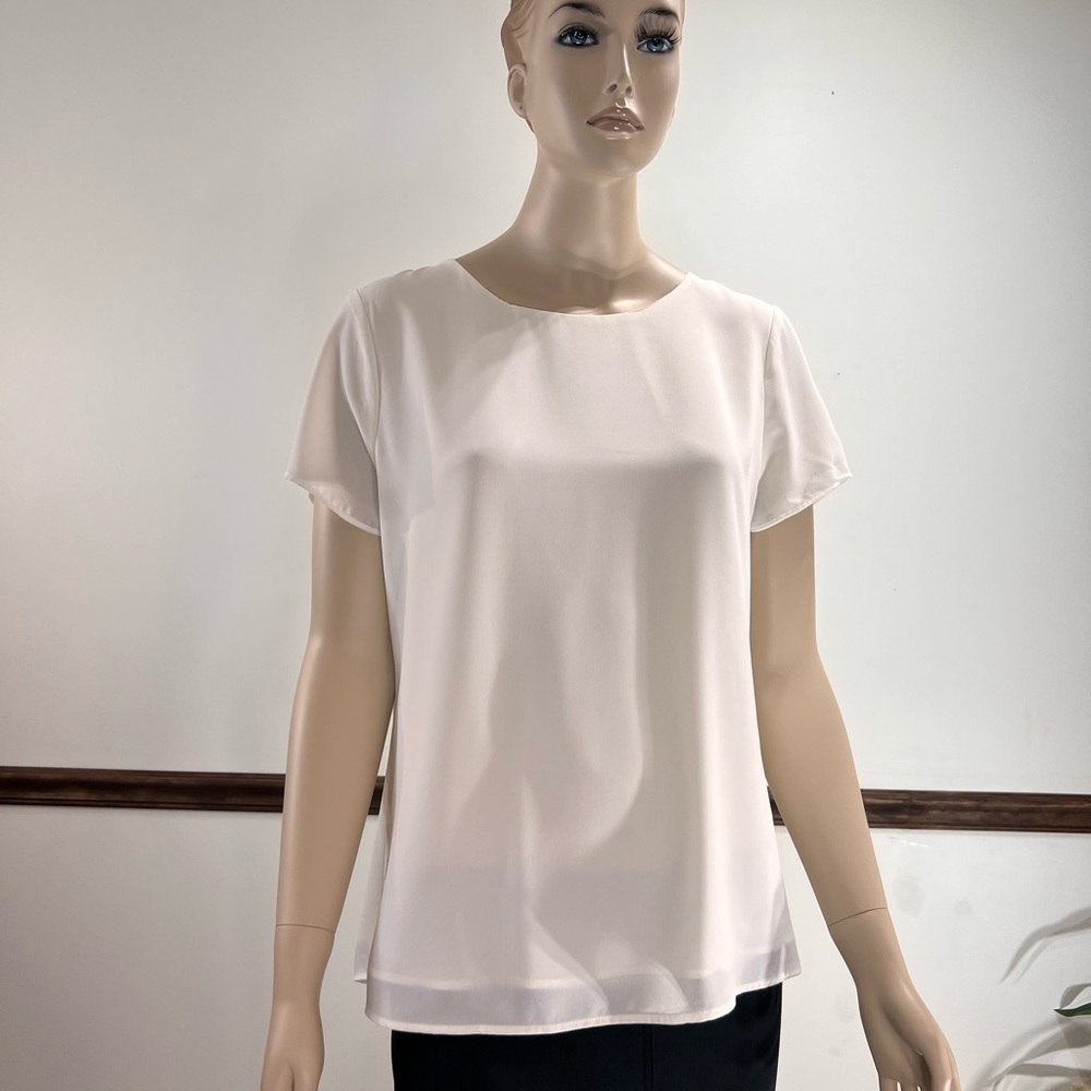 VERSONA short sleeved cream pullover top.